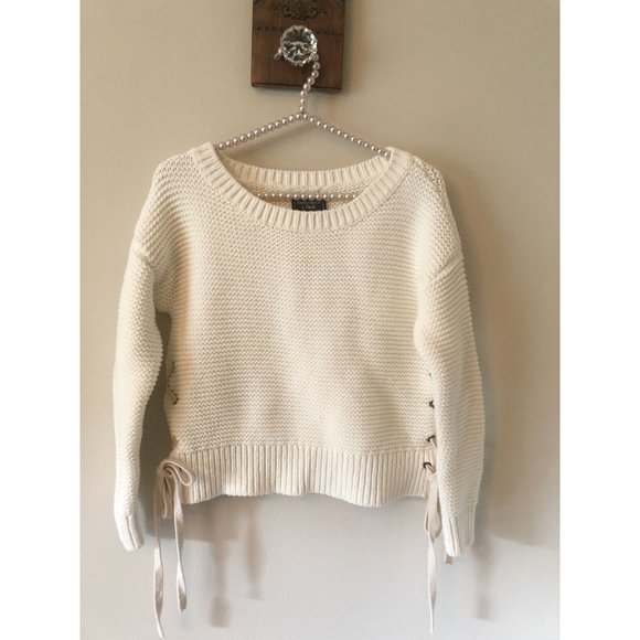 Abercrombie & Fitch Sweaters - Abercrombie & Fitch Womens Size XS Chunky Cream Sweater Lace Up Sides
